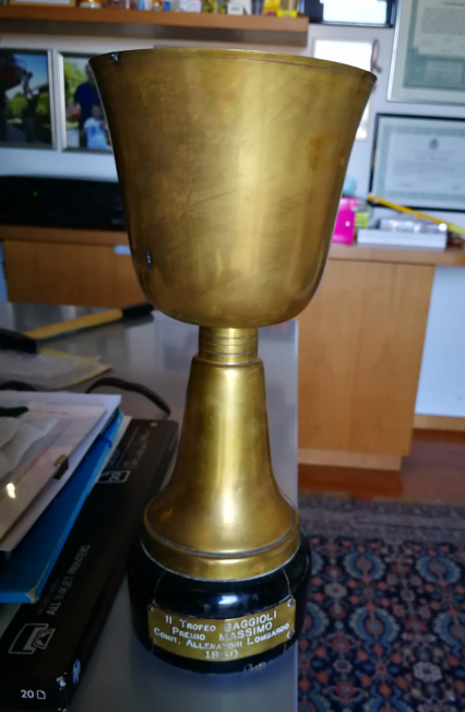 La coppa del Trofeo Baggioli, vinta da Carlo Recalcati quale giocatore più giovane del torneo nel 1960